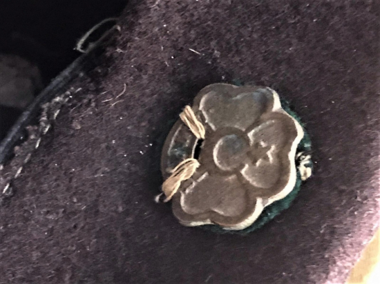 1960 LI YILLARIN KIZ COCUGU YAVRU KURT İZCİ KIYAFETİ FORMASI SARI LACİVERT FULARI DÜDÜGÜ RÖZETLİ ŞAPKASI TAM TAKIM