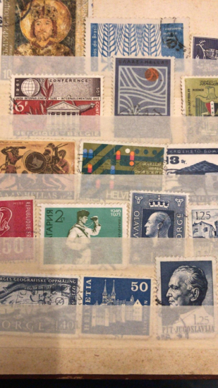 PUL ALBÜM KİTABI 8 SAYFA İÇERSİNDE 204 ADET DEGİŞİK KARMA PULLAR BULUNMAKTADIR