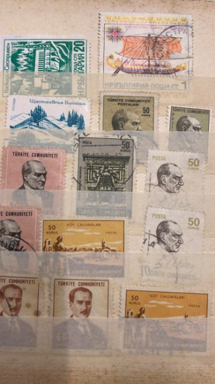 PUL ALBÜM KİTABI 8 SAYFA İÇERSİNDE 204 ADET DEGİŞİK KARMA PULLAR BULUNMAKTADIR