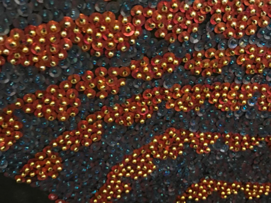 TAMAMI BEZ ÜZERİNE YAGLI BOYA VE RENKLİ FARKLI BONCUKLAR VE PULLARLA EL İŞCİLİGİ İLE YAPILMIŞ DANS EDEN BAYAN RAKKASE