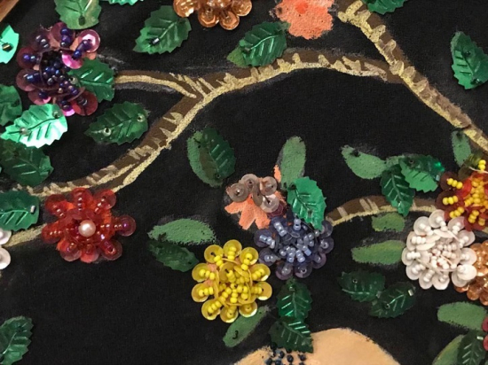 TAMAMI BEZ ÜZERİNE YAGLI BOYA VE RENKLİ FARKLI BONCUKLAR VE PULLARLA EL İŞCİLİGİ İLE YAPILMIŞ DANS EDEN BAYAN RAKKASE