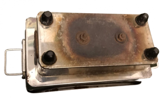 TIBBİ ALETLERİN KULLANIMI İÇİN KULLANILAN KAPAKLI İÇ IZGARALI KROM STERİL KABI 220 VOLT