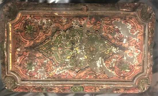 ÜZERİ GOMETRİK CİCEK DESENLİ TENEKE KAPAKLI KUTU