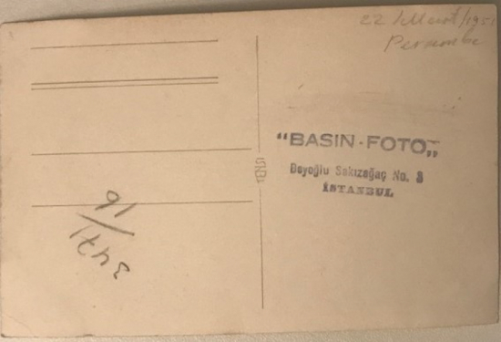 İSTANBUL ÜNÜVERSİTESİ KAPISI ÖNÜNDE HATIRA FOTOGRAF