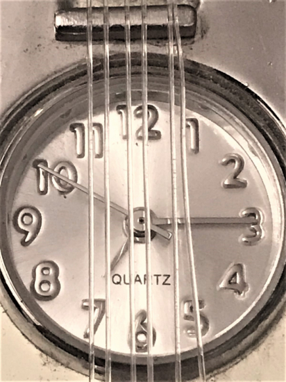 ELEKTRO GİTAR FORMUNDA QUARTZ SAAT SORUNSUZ