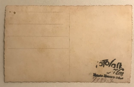 TAKSİM MEYDANI TAKSİM ANITI ÖNÜNDE SİYAH BEYAZ FOTOGRAF