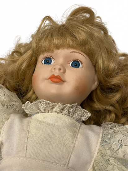 YÜZÜ ELLERİ PORSELEN VE EL BOYAMA YAPIMI EL DİKİM KUMAŞ ELBİSELİ YÖRESEL OYUNCAK KIZ COCUK BERBEK