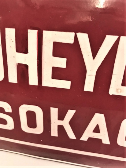 1927 EMAYE BOMBELİ KIRMIZI BEYAZ KUHEYLAN SOKAK TABELASI ISTANBULUN ENTERESAN SOKAK ADLARINDAN OLAN EMAYE TABELA