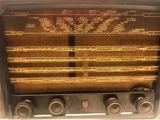 1949 YILLARIN BX490A10 PHILIPS RADYO LAMBALI BAKALİT COK TEMİZ RADIO CALIŞTIGINDA MÜTHİŞ GÖRSELE SAHİPDİR