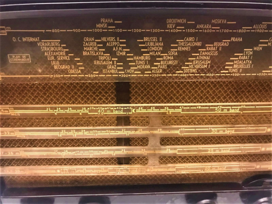 1949 YILLARIN BX490A10 PHILIPS RADYO LAMBALI BAKALİT COK TEMİZ RADIO CALIŞTIGINDA MÜTHİŞ GÖRSELE SAHİPDİR