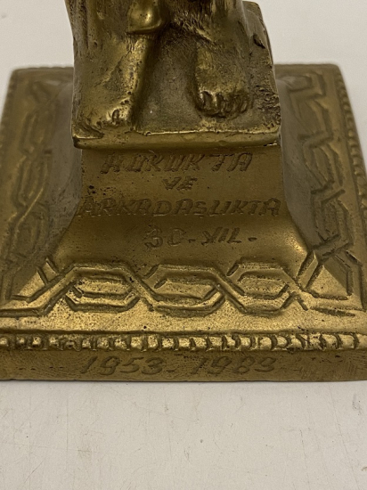 1953-1983 HUKUKTA VE ARKADAŞLIKTA 30.YIL BRONZ ELİNDE TERAZİ TUTAN GÖZLERİ BAGLI ADALET HEYKELİ