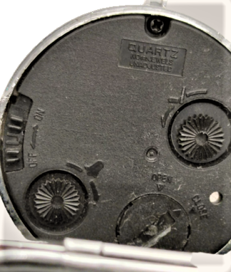 BAŞUCU QUARZT UNADJUSTED PİLLİ ALARMLI SEYEHAT SAATİ KROM METAL KİLİTLİ KUTUSUNDA MAVİ DUNYA HARİTALI KADRANLI