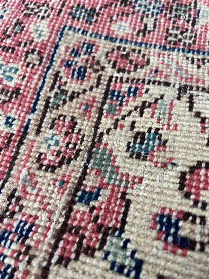 BUNYEN TAMAMI EL DOKUMA KÖK BOYAMA SACAKLI KIRMIZI KREM VE TONLARI RENKLER AGIRLIKLI SAGLAM YÜN HALI