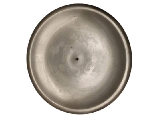 PİRİNÇ GÜMÜŞ KAPLAMA OLDUKCA GENİŞ ÜST KAİDELİ BUYUK MUMA ELVERİŞLİ COK SIK VE KULLANIŞLI DEKORATİF MASA ÜZERİ CİFT ŞAMDAN