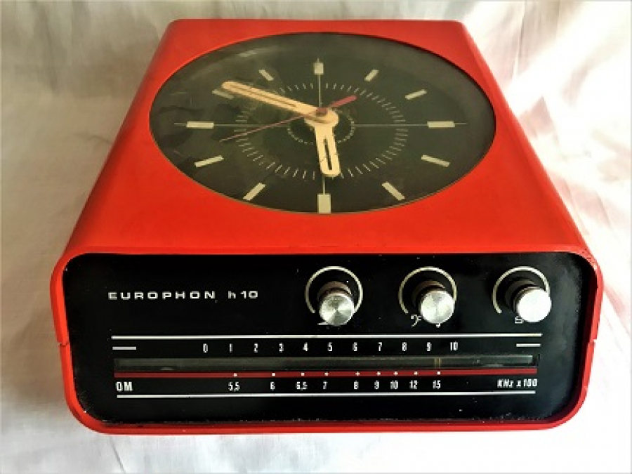 EUROPHON H10 İTALYAN MALI 1968 YIL ÜRETİMİ RADYO SAAT KIRMIZI RENK PİLLİ DUVAR İÇİN TASARLANMIŞ